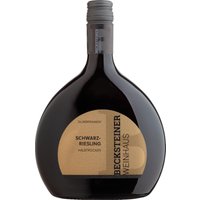Granatrote Reflexe und ein Bouquet mit Noten von Sauerkirsche sowie reifer Brombeere prägen diesen halbtrockenen Schwarzriesling aus Baden. Am Gaumen zeigen sich animierende Fruchtaromen