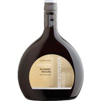 Rubinrote Farbe mit violetten Reflexen prägt den Becksteiner Winzer Spätlese Schwarzriesling 2024. Das vielschichtige Bukett zeigt Aromen von Erdbeeren