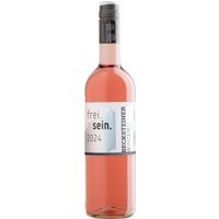 Der Becksteiner Winzer Frei.Sein Cuvée Rosé 2024 zeigt sich in intensivem Pink und besticht durch verspielte Himbeeraromen. Die halbtrockene Ausprägung aus Baden verbindet eine fruchtige Frische mit klaren Noten frischer Beeren im Duft. Am Gaumen verschmilzt die Frucht mit einem zarten Schmelz