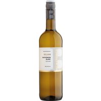 Unverkennbar zeigt sich dieser Sauvignon Blanc mit einer frischen und brillanten Stilistik. Prägnante Noten von grünem Apfel treffen auf erfrischende Zitrusanklänge