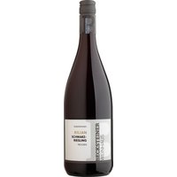Ein angenehm lachsroter Ton prägt das Bild dieses Schwarzrieslings aus dem Jahrgang 2023. Feine Tannine und eine dezente Säure sorgen für einen sanften Charakter