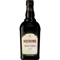Intensive Kirscharomen stehen im Mittelpunkt dieses Likörs aus den Niederlanden. Cherry Heering DeKuyper verbindet feine Nuancen von Zucker und Vanille mit einem weichen