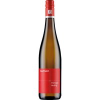 Dieser Riesling vom Weingut Kaufmann im Rheingau präsentiert sich präzise und puristisch. Die Nase wird von saftigem Pfirsich und reifer Aprikose dominiert