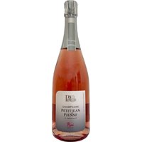 Der Petitjean-Pienne Champagne Grand Cru Rosé zeigt ein elegantes Zusammenspiel floraler Noten und frischer Frucht. Die Cuvée aus 50% Chardonnay und 50% Pinot Noir besticht durch eine leuchtende Himbeerfarbe im Glas. Im Duft stehen Kirsche