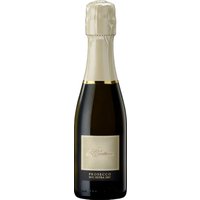 In der handlichen Piccolo-Flasche präsentiert sich der Le Contesse Prosecco Spumante Extra Dry aus Venetien mit einem blumigen Bouquet und feinen Zitrusnoten. Die ausgewogene Perlage