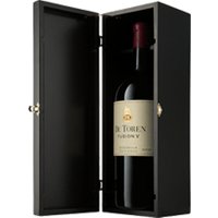 Kraftvoll und zugleich elegant zeigt sich dieser Bordeaux-Stil-Blend aus Stellenbosch. Dunkle Früchte