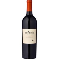 Tiefdunkel präsentiert sich der Hess Artezin Zinfandel mit einer intensiven Aromatik: Reife Himbeeren