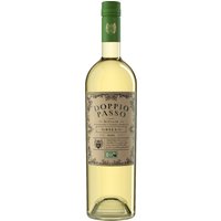 Der Doppio Passo Grillo Bio 2024 aus Sizilien begeistert mit einer lebhaften Frische und einem Duft nach reifer Aprikose