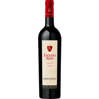 Im Glas zeigt sich ein tiefes Violettrot mit purpurnen Reflexen. Das Bukett vereint reife Beerenfrüchte mit feinen Noten von Tabak und Zedernholz sowie einem Hauch weißen Pfeffers. Am Gaumen präsentiert sich der Rotwein aus dem Maipo Valley mit frischer Frucht