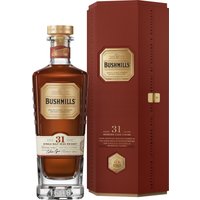 Mehr als 30 Jahre Reifezeit prägen diesen Single Malt mit einem intensiven Bouquet aus reifen Trockenfrüchten