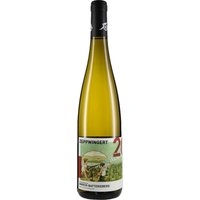 Die jahrhundertealten Reben in der steilen Schieferlage der Mosel prägen den trockenen Riesling aus dem Hause Immich-Batterieberg mit besonderem Charakter. Das Bouquet zeigt feine Zitrusnoten und eine ausgeprägte Mineralität