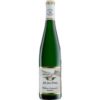 Der J.J. Prüm Wehlener Sonnenuhr Riesling Spätlese 2022 aus der Mosel-Region präsentiert sich tief und vielschichtig. Die unverwechselbare Mineralität des Weines ergänzt sich harmonisch mit Aromen von gelbem Steinobst. Eine florale Note und feine Samenaromen verleihen zusätzliche Komplexität. Diese elegante Spätlese