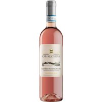 Mit seinem hellen Himbeerrot und kristallklaren Glanz präsentiert sich dieser Bardolino Chiaretto mit frischer Lebendigkeit. Die Aromen von Kirsche und Himbeere prägen den Duft und vermitteln sofort fruchtige Frische. Die animierende Säure sorgt für einen ausgewogenen und gut strukturierten Charakter. Als beliebter Roséwein aus der Region rund um den Gardasee passt dieser Bardolino sowohl zu Gerichten mit Tomatensauce als auch gut gekühlt an warmen Tagen. Er harmoniert ebenfalls hervorragend mit Schinken und Melone oder Artischocken.