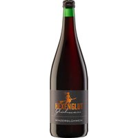 Hexenglut Glühwein rot überzeugt durch seine tiefrote Farbe und bringt eine festliche Stimmung ins Glas. Das Zusammenspiel von reifen Fruchtnoten und intensiven winterlichen Gewürzen wie Zimt und Nelke prägt Duft und Geschmack auf harmonische Weise. Die sorgfältige Mischung sorgt für ein vollmundiges und ausgewogenes Erlebnis. Als klassischer Glühwein aus Baden empfiehlt sich dieser fruchtige Rotwein besonders zur kühleren Jahreszeit
