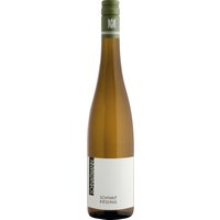 Seit der Übernahme des elterlichen Weinguts 1997 folgt Rainer Schnaitmann seinem Gespür für Wein und feiert damit immer wieder große Erfolge. Der Schnait Riesling ist ein trocken ausgebauter VDP-Ortswein und damit die Visitenkarte des württembergischen Weinguts