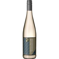 Klar und frisch verbindet sich eine feingliedrige Frucht mit milder Säure. Der Trollinger Blanc de Noir aus Württemberg präsentiert sich mit unkomplizierter Eleganz. Aromen von Waldbeere und Sauerkirsche prägen das Bukett