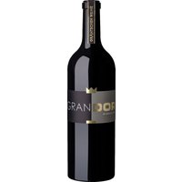 Der 2022er Grandor Rotwein der Genossenschaftskellerei Heilbronn setzt sich aus den Rebsorten Lemberger und Syrah zusammen und stammt aus der Region Württemberg. Mit seinen rotfruchtigen Aromen überzeugt er durch Ausdruckskraft und eine angenehme Trockenheit. Der lange Nachhall unterstreicht die Tiefe dieses Weins