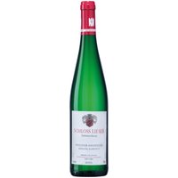 Der Wehlener Sonnenuhr Riesling Kabinett 2024 vom Weingut Schloss Lieser vereint feine Zitrusnoten mit eleganter Mineralität und spiegelt die Moselregion deutlich wider. Dieser Weißwein zeigt eine filigrane