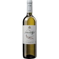 Duftende Aromen von Birne und Pfirsich vereinen sich beim Vinos Sanz Montesol Rueda mit feinen floralen Nuancen und Noten von frisch geschnittenem Gras. Diese Cuvée aus Verdejo und Viura zeichnet sich durch eine lebendige Frische aus