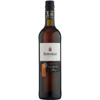 Ein Oloroso Sherry von Bodegas Barbadillo präsentiert sich in dunklem Bernstein mit einem intensiven Bouquet aus Rosinen