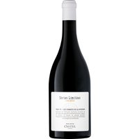 Das Terroir der herausragenden Appellation Côte-Rôtie erstreckt sich über beeindruckende Hänge und steile Terrassen. Die Trauben für diese elegante Cuvée werden von Hand geerntet und stammen aus ausgewählten Parzellen mit alten Rebstöcken. Nach einer Reifung von ca. 18 Monaten in französischen Barrique-Fässern zeigt sich der Côte-Rôtie in intensivem Violett mit dunkelvioletten Reflexen. In der Nase dominieren Noten von geröstetem Brot und Rauch