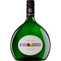 Der Escherndorfer Lump gehört ohne Frage zu den besten Weinbergen Frankens. Familiengeführt und mit bewusst naturnahen Anbaumethoden sind die Erzeugnisse des Weinguts Horst Sauer Jahr um Jahr von Frische und Qualität geprägt. Auf Muschelkalkböden kann der Riesling seinen Charakter perfekt entfalten. Das Resultat ist ein sattes Aromenspiel von Melone und Birne