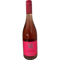 Mit feinen Noten von Brombeeren und Kirschen zeigt sich der Haltinger Stiege Spätburgunder QbA 2022 als charaktervoller Wein aus Baden. Seine dezente Gerbstoffstruktur und der lang anhaltende Nachhall betonen das elegante Profil dieses trockenen Rotweins. Der Erzeuger Haltinger bringt die typischen Burgunderaromen der Region eindrucksvoll zur Geltung. Dieser Spätburgunder passt gut zu milden Fleischgerichten und Käse.