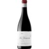 Aus den hochgelegenen Einzellagen im Bierzo stammt ein Rotwein von bemerkenswerter Ausdruckskraft. Feine Aromen von roten Kirschen und florale Noten verbinden sich mit Kräutern von Thymian und Oregano sowie mineralischen Nuancen. Die über 80 Jahre alten Mencia-Reben prägen die Tiefe