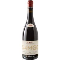 Der Rotwein aus der Rioja Alavesa besticht durch eine tiefdunkle Farbe und eine ausgeprägte Kirschfrucht. Aromen von sauren Kirschen sowie eine dezente Pfeffernote verleihen ihm aromatische Frische. Die Reifung über 16 Monate