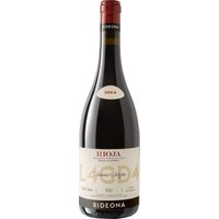Im Höhenklima von Laguardia reift der Bodega Bideona L4GD4 Laguardia 2020 zu einem charaktervollen Rotwein. In der Rioja Alavesa liegen die Reben auf 640 Metern und spiegeln durch einen sorgfältigen Ausbau im französischen Fass über 16 Monate die Typizität der Region wider. Die Nase offenbart vielschichtige Beerenaromen