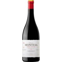 Reife Fruchtnoten und ein Hauch von Kakao prägen das aromatische Profil des Rioja Crianza von Bodegas Palacios Remondo. Das magnumgroße Fass stammt aus hochgelegenen Lagen der Finca La Montesa in der Alavesa-Region. Dieser ausgewogene Rotwein überzeugt mit samtiger Textur und einem geschmeidigen Charakter