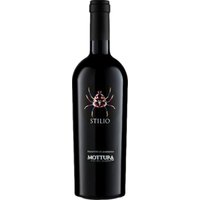 Der Primitivo di Manduria aus dem Hause Mottura zeigt sich in kräftigem Rubinrot mit violetten Reflexen. In der Nase entfalten sich intensive Aromen roter Früchte