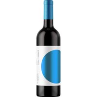 Mit seiner intensiven rubinroten Farbe präsentiert sich dieser Primitivo aus Apulien mit deutlichen Noten von Brombeeren