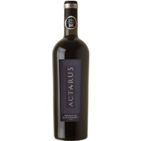 Dunkle Rubinrote Reflexe bestimmen das Erscheinungsbild dieses Primitivo di Manduria. In der Nase entfalten sich reife Pflaume