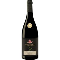 Der Spätburgunder Edition Orchidea stammt aus den besten Rebanlagen am Kaiserstuhl und wurde sorgfältig vinifiziert. Im Duft entfalten sich Aromen dunkler Beeren wie Brombeere