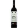 Dieser charaktervolle Rotwein präsentiert sich in einem tiefen Purpurrot mit kirschroten Reflexen. Die Trauben wurden von Hand gelesen und stammen aus dem Süden Spaniens. Das Bouquet offenbart intensive Aromen reifer schwarzer Kirschen und Waldbeeren