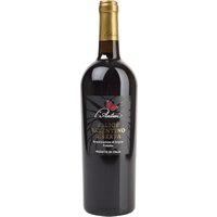 Die Riserva aus Apulien zeigt sich als vollmundiger Rotwein mit komplexem Charakter. Im Glas entfalten sich intensive Fruchtaromen