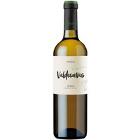 Valdecuevas Verdejo 2024 zeigt eine intensive Aromatik mit Noten von Steinfrüchten und Fenchel. Die ausgewogene Struktur verleiht dem Wein Frische und Tiefe. Alte Reben auf steinigen Böden tragen zu einer harmonischen Balance zwischen Frucht und Fülle bei. Dieser Weißwein aus der Anbauregion Kastilien-León in Spanien passt gut zu leichten Fischgerichten