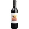 Sattes Kirschrot mit violetten Reflexen prägt das Erscheinungsbild des Care Crianza aus Bodegas Care. Die Aromen präsentieren sich intensiv mit Noten von roten Beeren und Pflaume