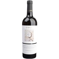 Der Chardonnay 2024 von Bodegas Care aus Aragonien zeigt sich in goldgelber Farbe und verströmt ein intensiv-exotisches Aroma. Die Reifung auf den Hefekuchen sorgt für eine weiche und ausgewogene Struktur