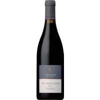 Im Glas präsentiert sich dieser Rotwein mit beeindruckender Tiefe und ausgeprägten Aromen dunkler Kirschen