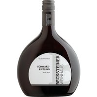 Ziegelrote Reflexe verleihen dem Glas Lebendigkeit. Der Becksteiner Winzer Weinhaus Schwarzriesling zeigt in seiner trockenen Ausprägung Nuancen von Süßkirsche