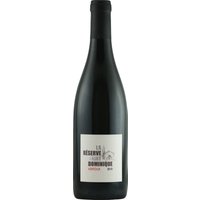 Konzentrierte Aromen von dunklen Brombeeren und reifer Orangenzeste prägen diesen Rotwein aus der Rhône. Begleitet werden sie von Zedernholz