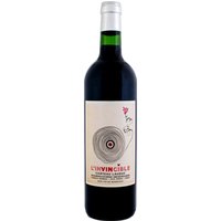 Maison Grandeau-Lauduc L'Invincible zeigt sich in einem dunkel leuchtenden Farbton mit einer fruchtbetonten Aromatik. Das Bouquet wird von Noten reifer Brombeeren und feiner schwarzer Beeren bestimmt