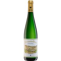 Bernkastel an der Mosel umfasst mit der Lage Doctor eines der bekanntesten Weinterroirs Deutschlands. Der Doctor Riesling Kabinett vom Weingut Dr. H. Thanisch präsentiert sich im Jahrgang 2024 mit einer duftigen Note weißer Früchte. Mineralische Anklänge und eine lebhafte Säurestruktur verleihen dem Wein eine besondere Frische. Das lange Nachspiel sorgt für einen nachhaltigen Eindruck. Dieser Riesling passt gut zu feinem Fisch sowie zu Gerichten der asiatischen Küche.