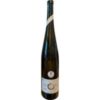 Florian Lauer bringt die Raffinesse der Moselregion zum Ausdruck: Der Ayler Kupp Riesling Kabinett Nr. 5 2020 kombiniert blumige und tropische Noten mit der charakteristischen filigranen Struktur der Gegend. Zunächst wirkt der Duft zurückhaltend
