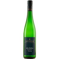 Aus den sonnenverwöhnten Steillagen der Mosel stammen die alten Reben des Weinguts Würtzberg