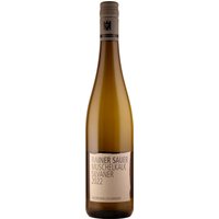 Fränkische Weinherstellung zeigt sich beim Rainer Sauer Escherndorf Silvaner Muschelkalk 2023 von besonders klarer Seite. Nuancen von Birnen und Mirabellen verschmelzen mit einer schlanken Struktur und lebendiger Frische. Nussige Akzente und die ausgeprägte Mineralität der Muschelkalkböden verleihen dem Weißwein Tiefe und Länge. Die filigrane Komposition wirkt niemals oberflächlich und präsentiert sich als vielschichtige