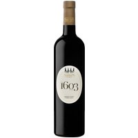 Château de Sannes 1603 Rouge Luberon aus der südlichen Rhône vereint Aromen von dunklen Kirschen und Wildbeeren mit einer feinen Lakritznote. Die Cuvée aus Grenache (70%) und Syrah reift in modernen Betontanks und präsentiert sich samtig mit eleganter Frische