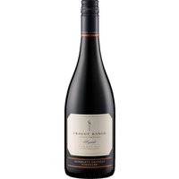 Dunkle Beeren verbinden sich mit floralen Akzenten und einer markanten Würze. Der Syrah besticht durch kräftige Tannine und einen tiefen Purpurton. Die Trauben stammen aus dem Gebiet Gimblett Gravels in Hawke’s Bay